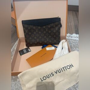 Louis Vuitton Daily Pouch